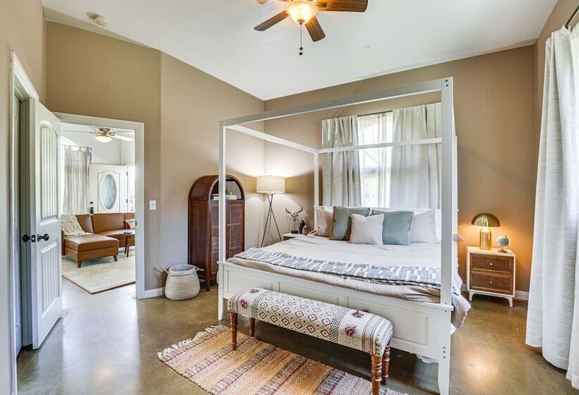 Cozy Alpine Cottage Near Casinos & Trails!