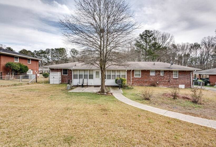 Cozy Austell Home W/ Sunroom   4 Mi To Six Flags!