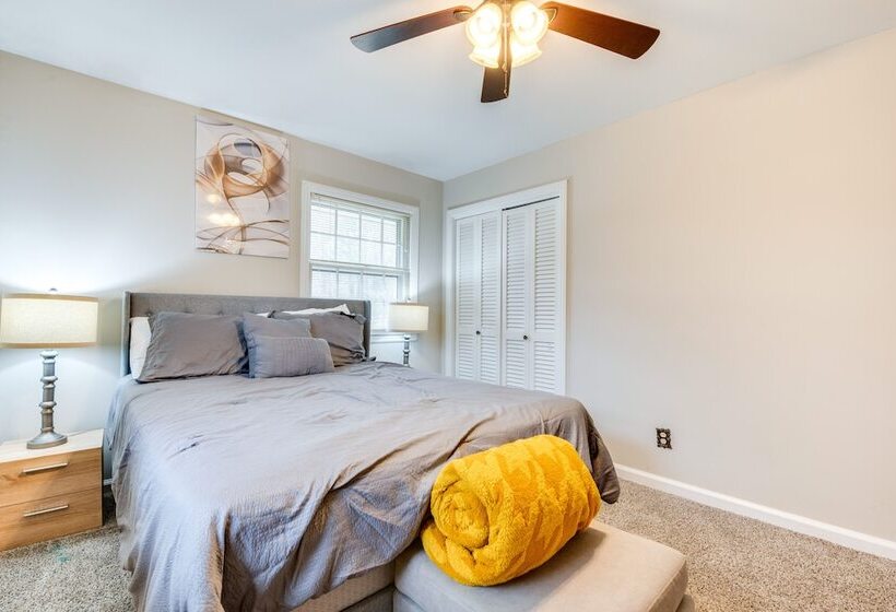 Cozy Austell Home W/ Sunroom   4 Mi To Six Flags!