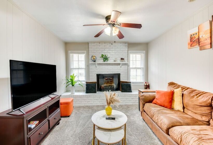 Cozy Austell Home W/ Sunroom   4 Mi To Six Flags!