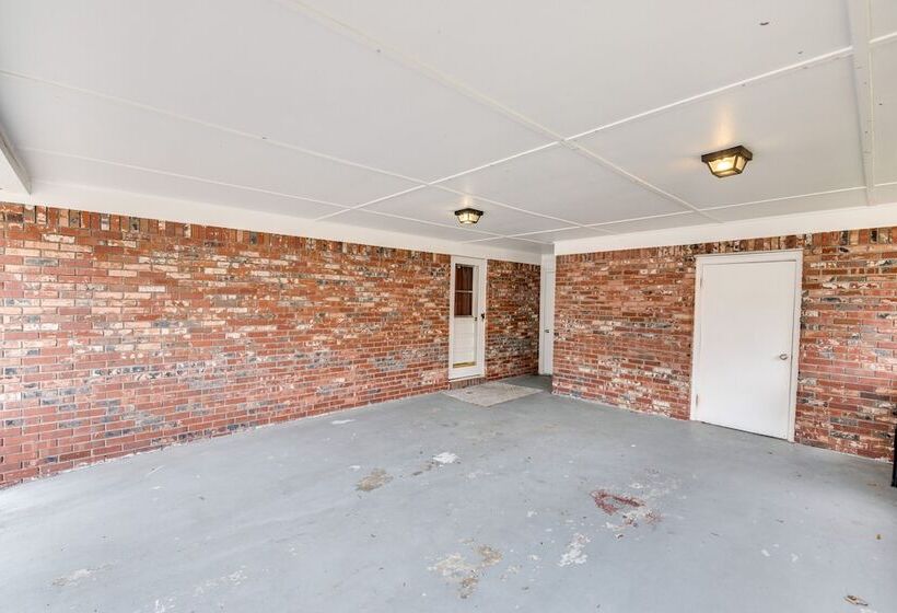 Cozy Austell Home W/ Sunroom   4 Mi To Six Flags!