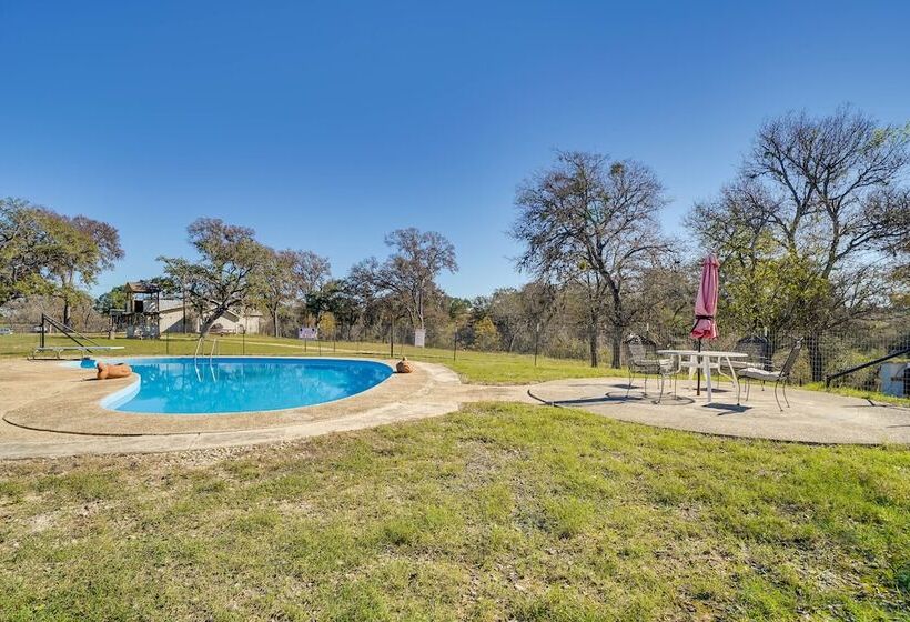 Cozy Bandera Cottage W/ Medina River Access!