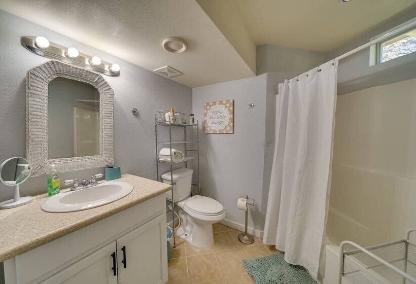 Cozy Bandera Cottage W/ Medina River Access!