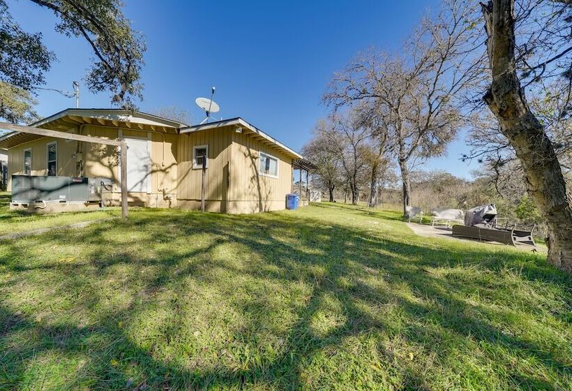Cozy Bandera Cottage W/ Medina River Access!