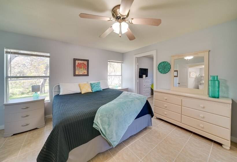 Cozy Bandera Cottage W/ Medina River Access!