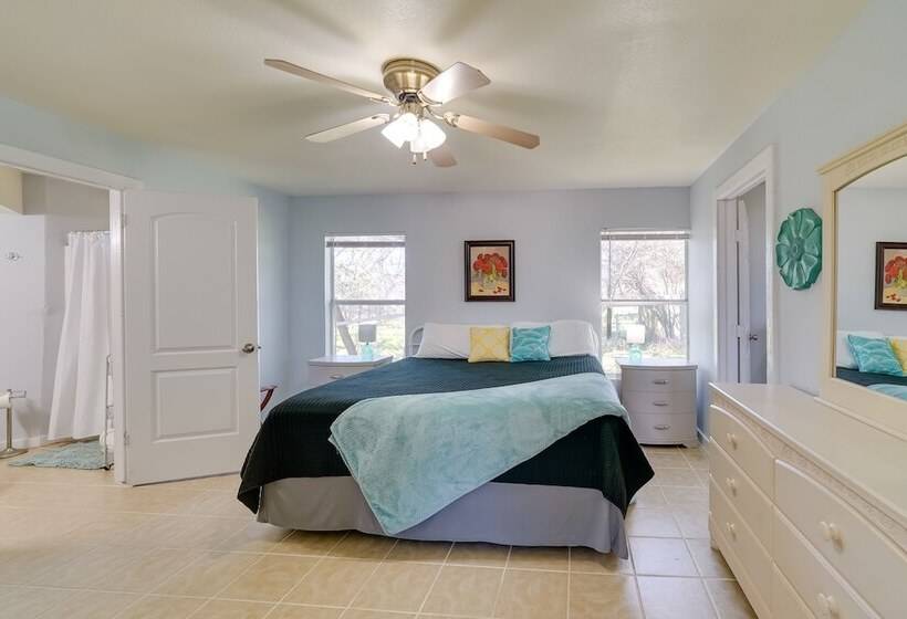 Cozy Bandera Cottage W/ Medina River Access!