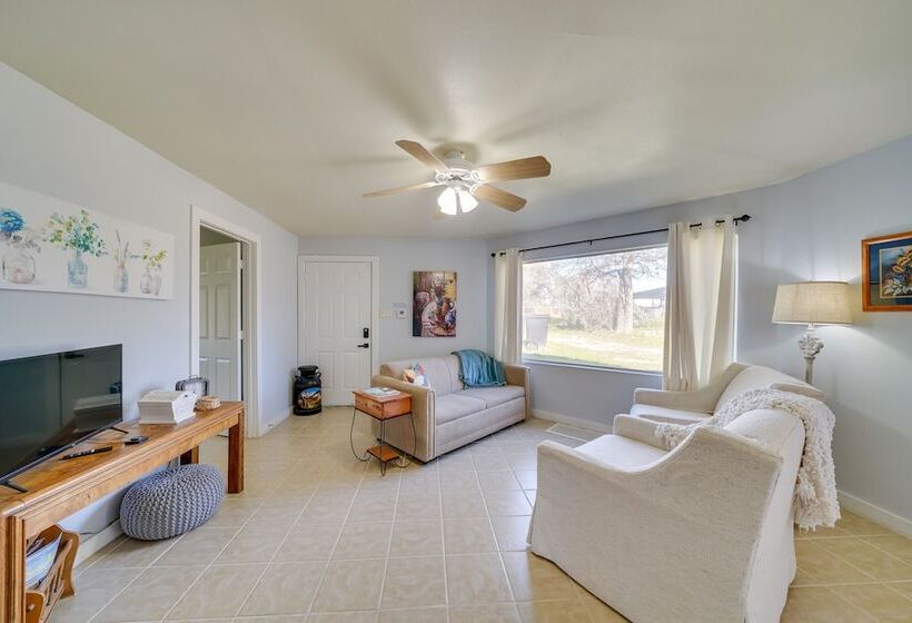 Cozy Bandera Cottage W/ Medina River Access!