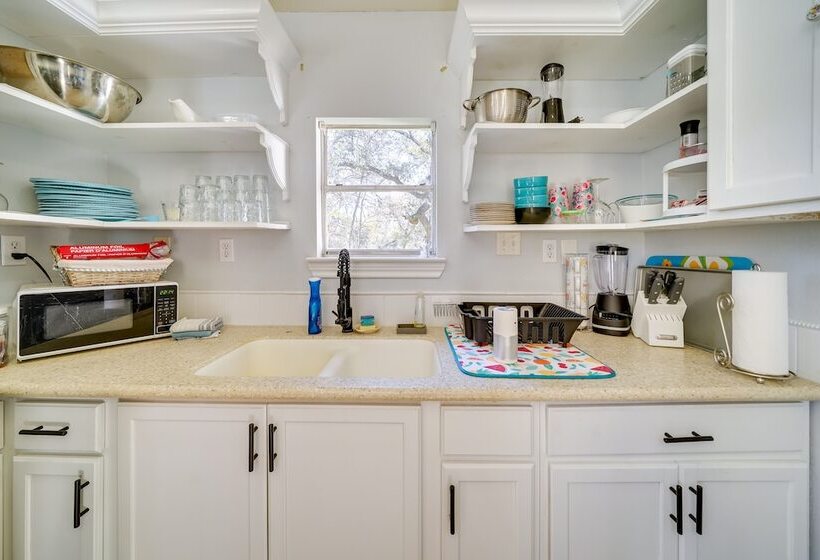 Cozy Bandera Cottage W/ Medina River Access!