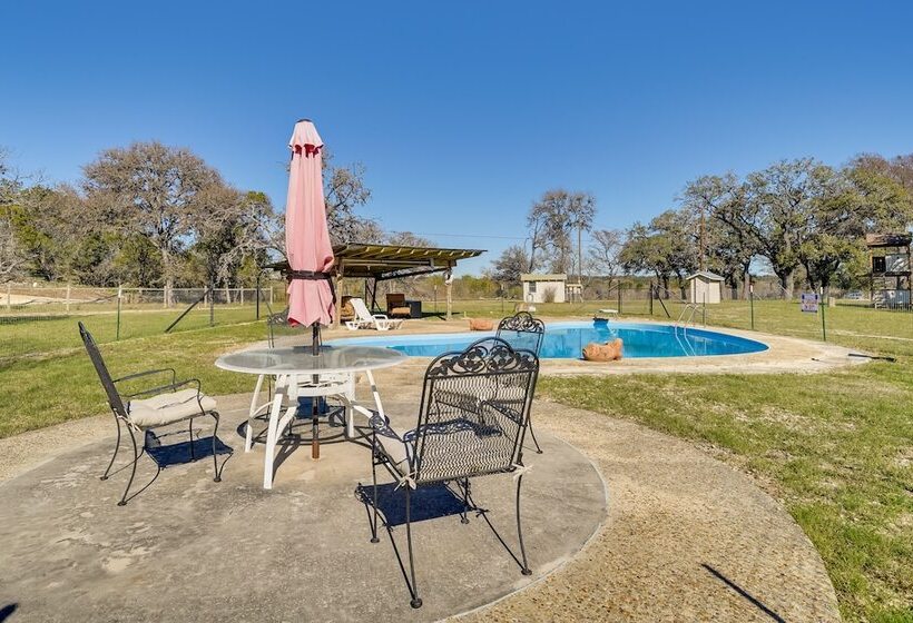 Cozy Bandera Cottage W/ Medina River Access!