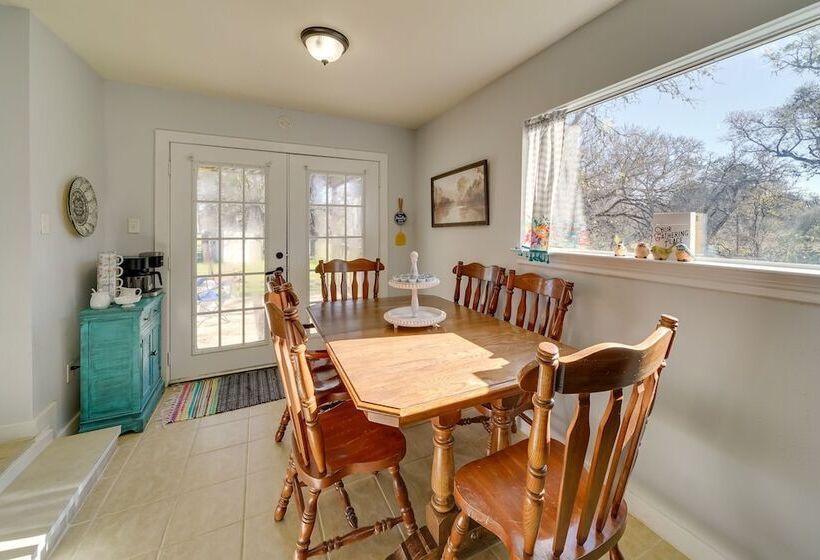 Cozy Bandera Cottage W/ Medina River Access!
