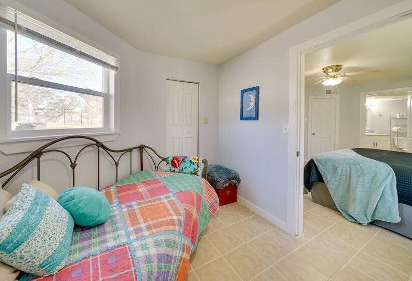 Cozy Bandera Cottage W/ Medina River Access!