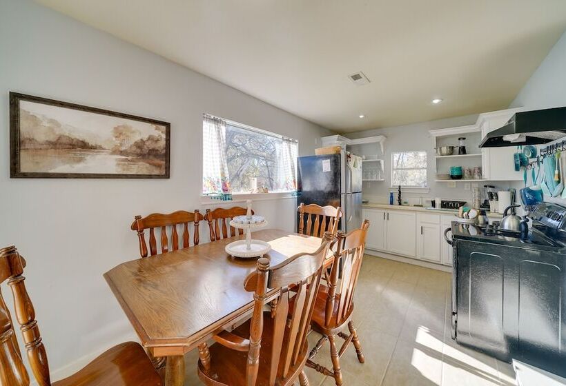 Cozy Bandera Cottage W/ Medina River Access!