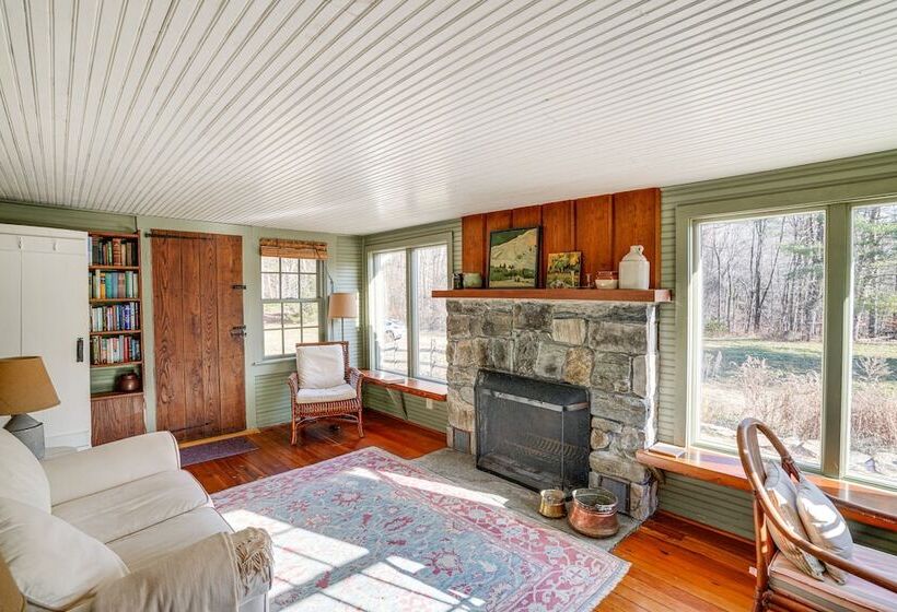 Cozy Berkshires Cottage W/ 11 Private Acres!