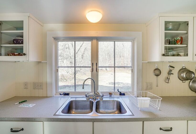 Cozy Berkshires Cottage W/ 11 Private Acres!