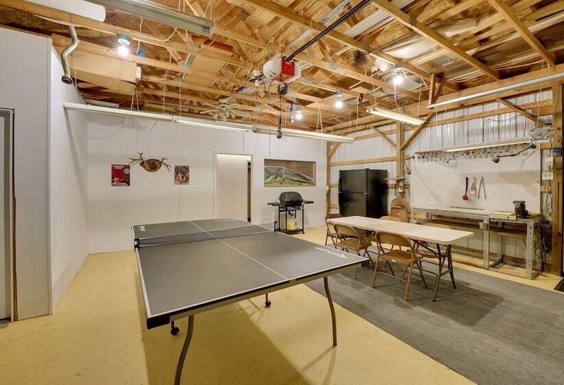 Cozy Cabin In Irons W/ Game Room: Dogs Welcome!