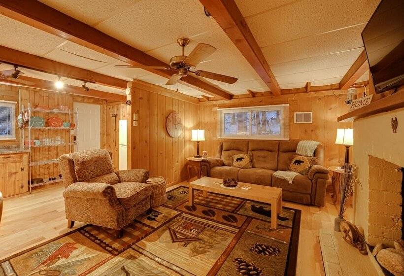 Cozy Cabin In Irons W/ Game Room: Dogs Welcome!