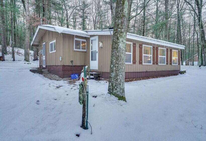 Cozy Cabin In Irons W/ Game Room: Dogs Welcome!