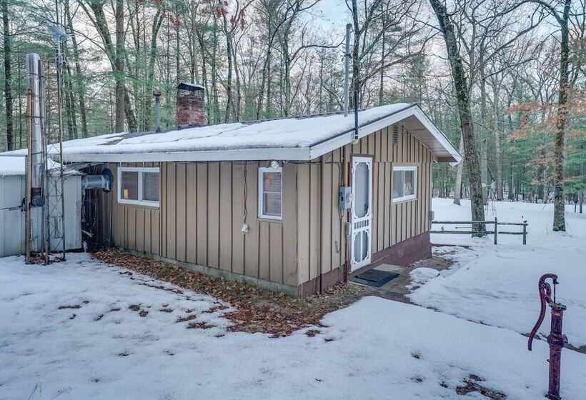 Cozy Cabin In Irons W/ Game Room: Dogs Welcome!
