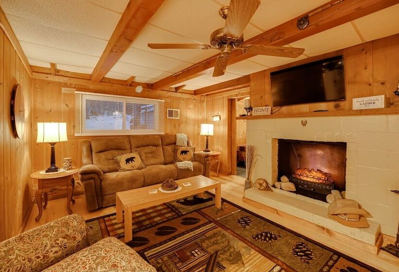 Cozy Cabin In Irons W/ Game Room: Dogs Welcome!