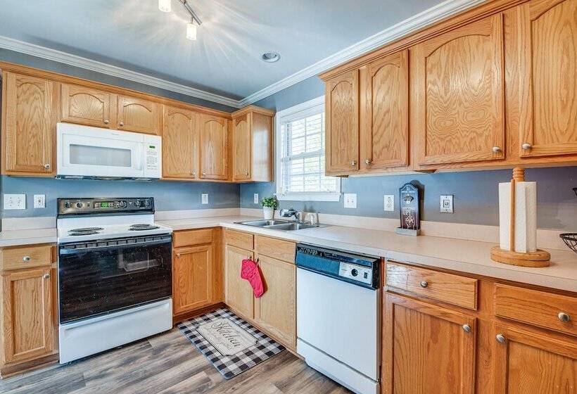 Cozy Georgia Retreat W/ Patio, Grill & Pool Access