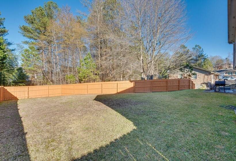 Cozy Georgia Retreat W/ Patio, Grill & Pool Access