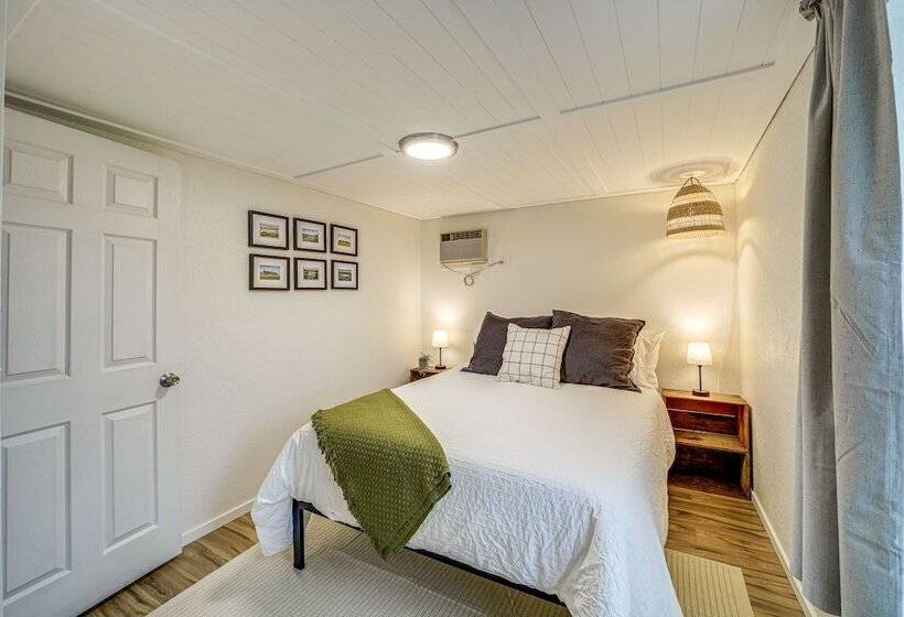 Cozy Grand Coulee Home W/ Deck & Views!