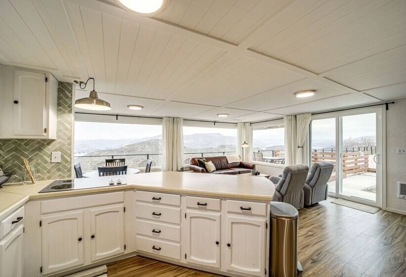 Cozy Grand Coulee Home W/ Deck & Views!