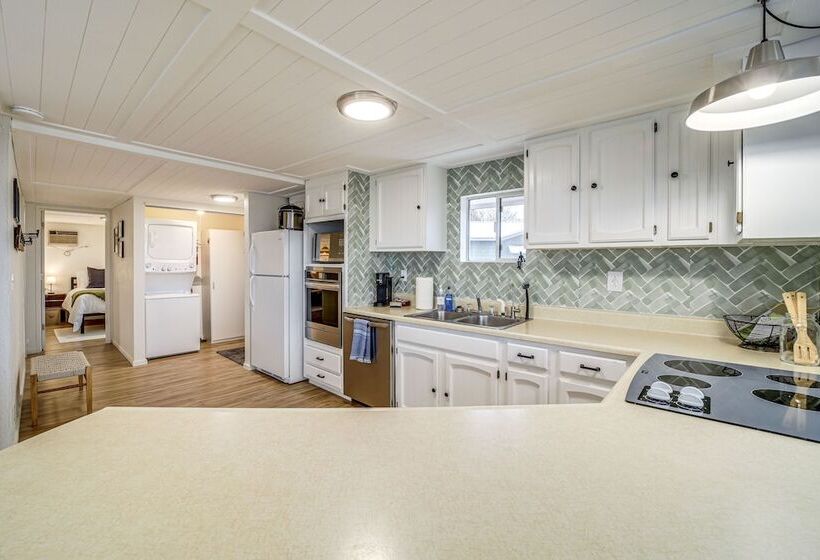 Cozy Grand Coulee Home W/ Deck & Views!