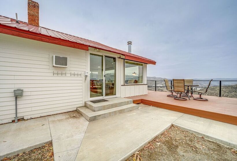 Cozy Grand Coulee Home W/ Deck & Views!