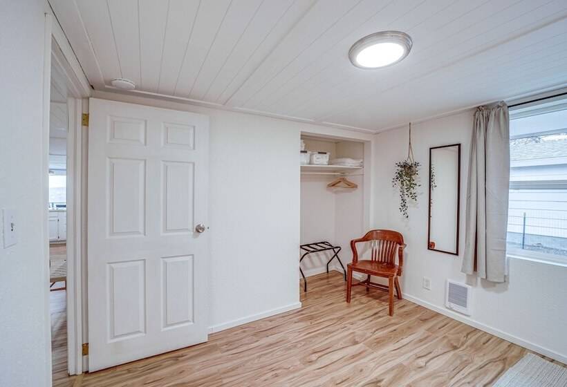 Cozy Grand Coulee Home W/ Deck & Views!