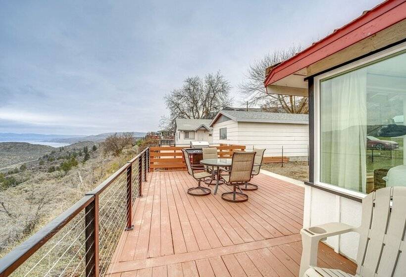 Cozy Grand Coulee Home W/ Deck & Views!