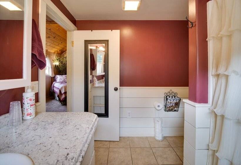 Cozy, Historic Wolf Creek Cabin Near Hiking