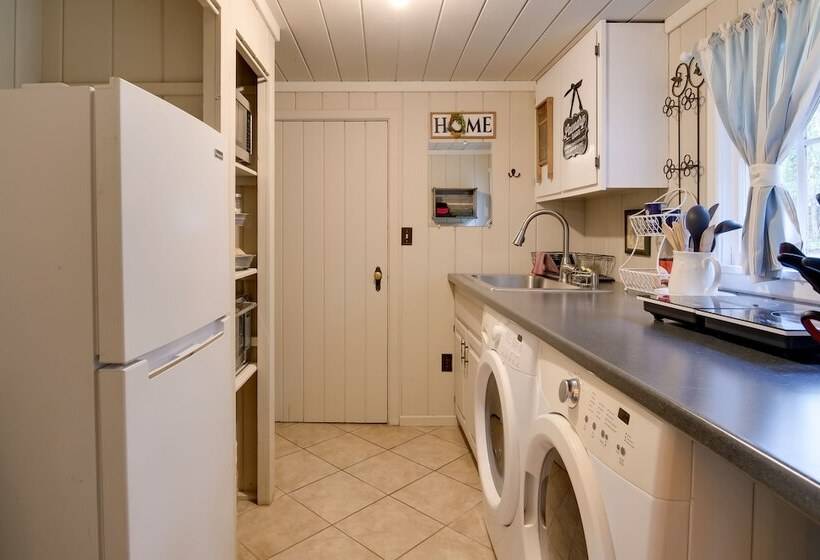 Cozy, Historic Wolf Creek Cabin Near Hiking