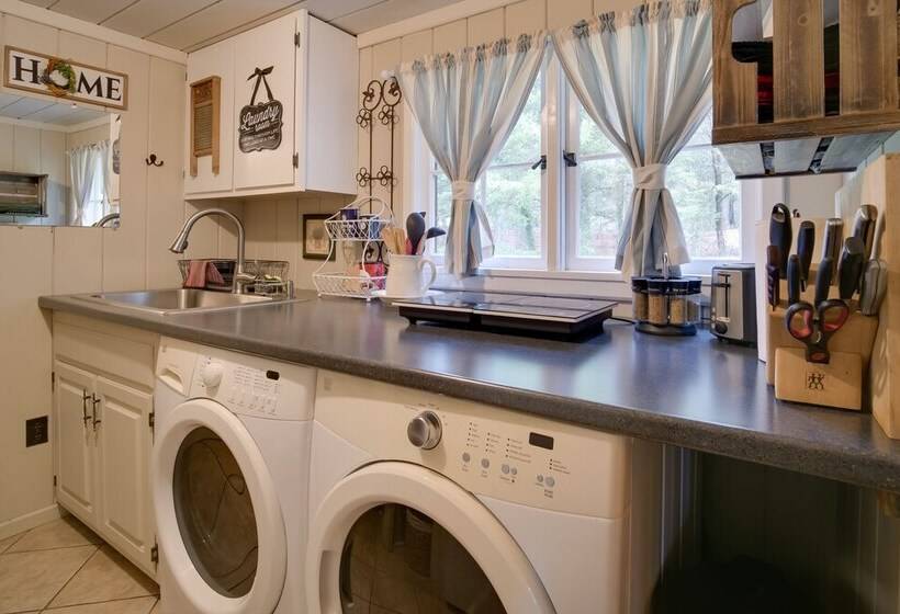 Cozy, Historic Wolf Creek Cabin Near Hiking