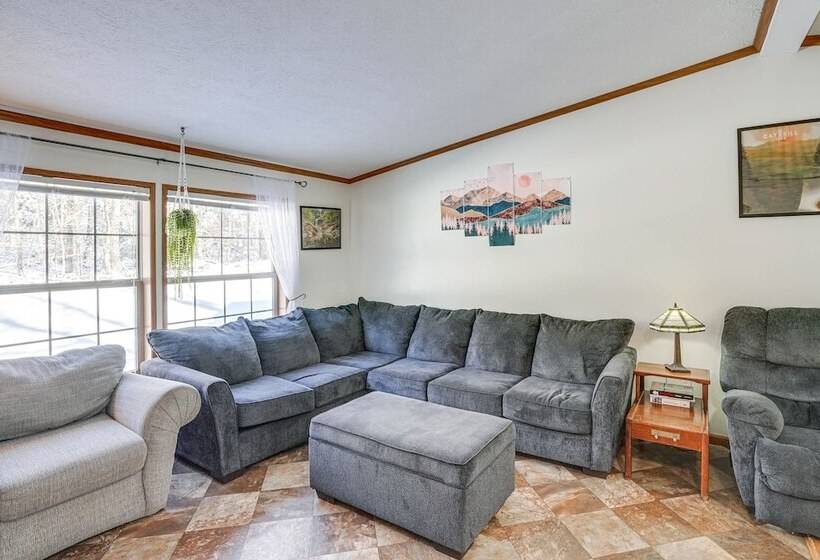 Cozy Home W/ Playground: Near Hunter Ski Resort!