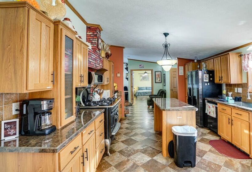 Cozy Home W/ Playground: Near Hunter Ski Resort!