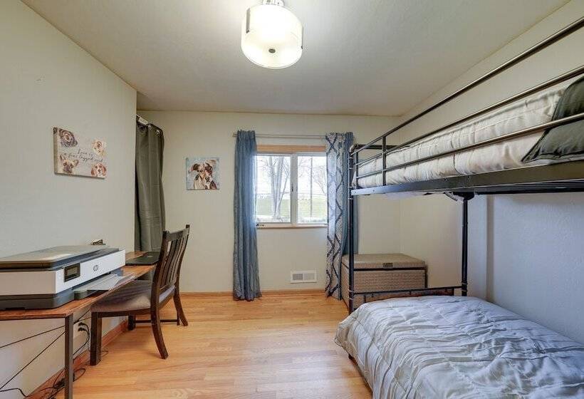 Cozy Lisle Home W/ Fenced Backyard: Pets Welcome!