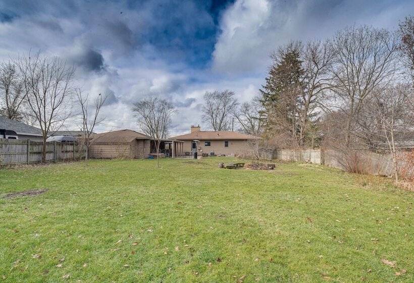 Cozy Lisle Home W/ Fenced Backyard: Pets Welcome!