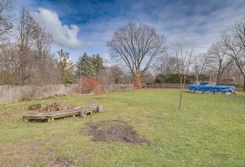 Cozy Lisle Home W/ Fenced Backyard: Pets Welcome!