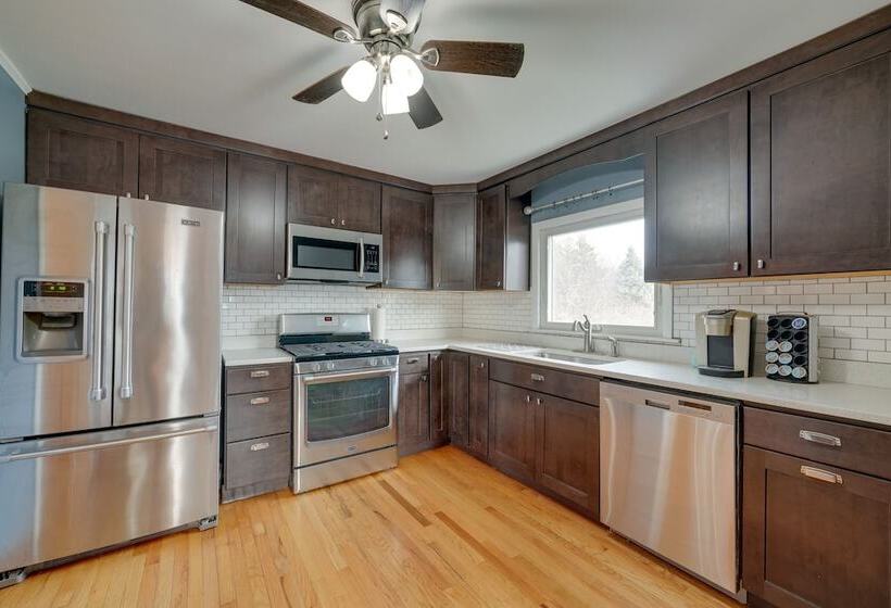 Cozy Lisle Home W/ Fenced Backyard: Pets Welcome!