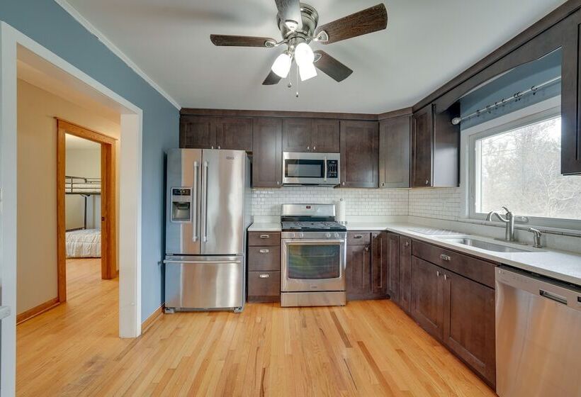 Cozy Lisle Home W/ Fenced Backyard: Pets Welcome!