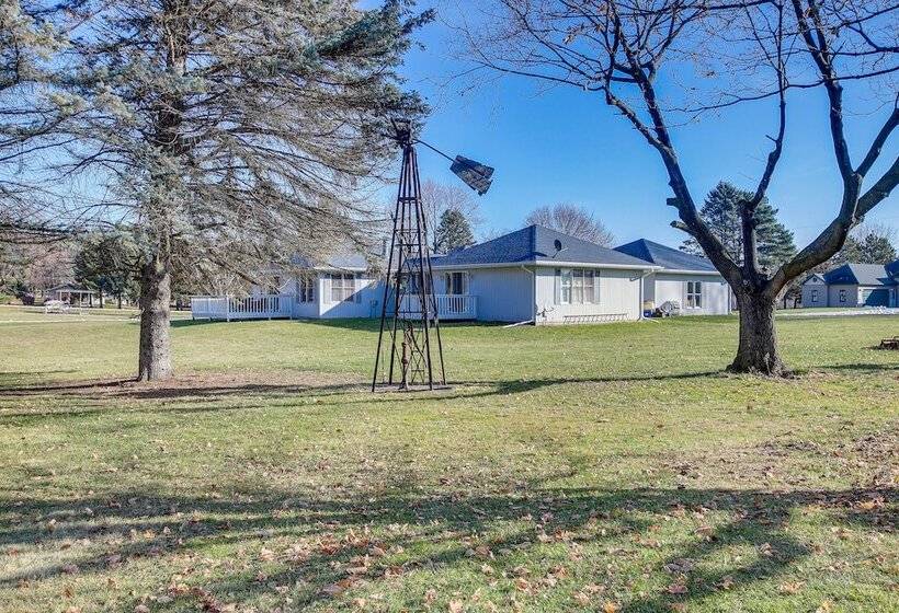 Cozy Markesan Cabin ~ 2 Mi To Green Lake Access!