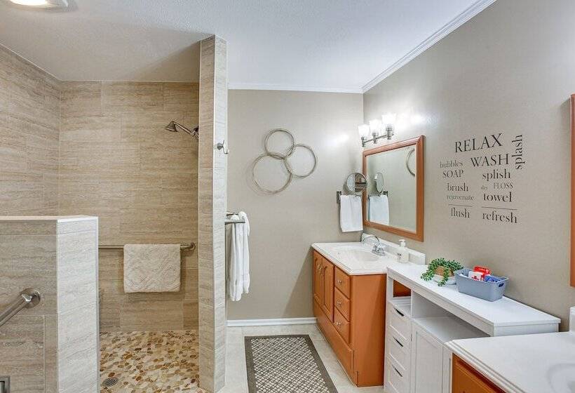 Cozy Michigan Retreat Near Sleeping Bear Dunes!