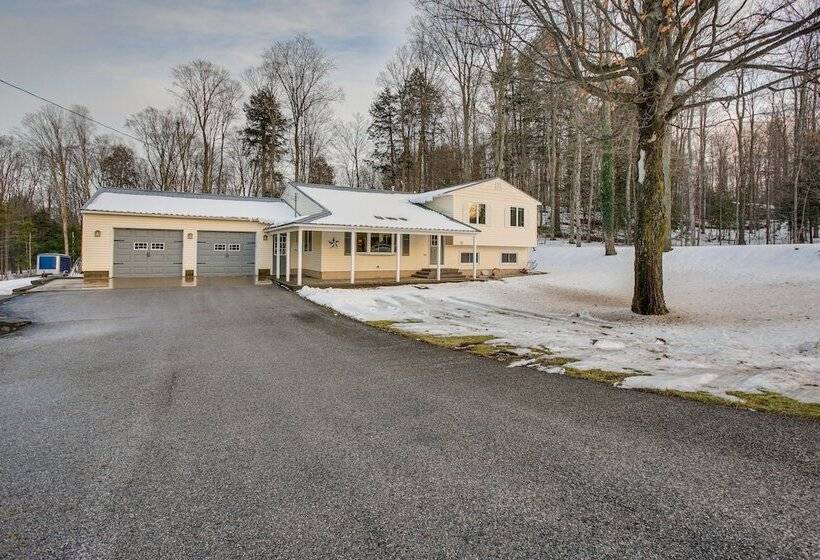 Cozy Michigan Retreat Near Sleeping Bear Dunes!