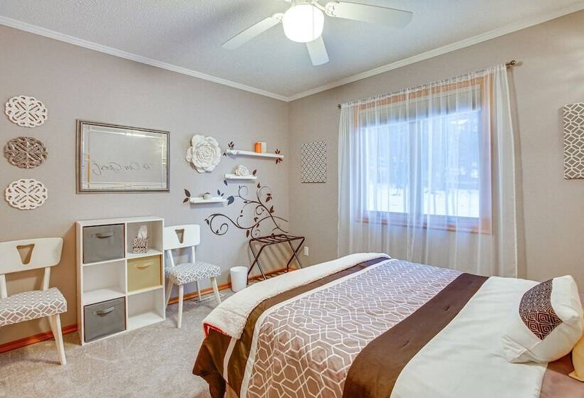 Cozy Michigan Retreat Near Sleeping Bear Dunes!