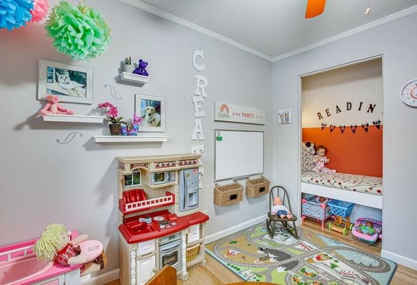 Cozy Michigan Retreat Near Sleeping Bear Dunes!