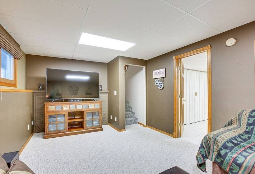 Cozy Michigan Retreat Near Sleeping Bear Dunes!