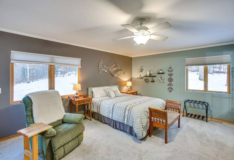 Cozy Michigan Retreat Near Sleeping Bear Dunes!