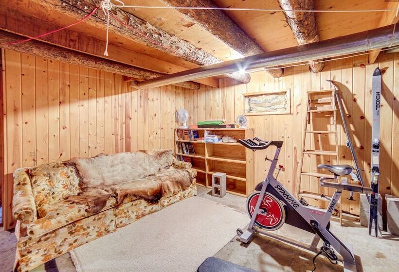 Yellowstone Cabin Getaway Near National Park