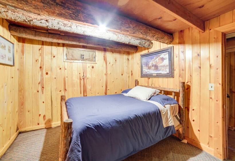Yellowstone Cabin Getaway Near National Park